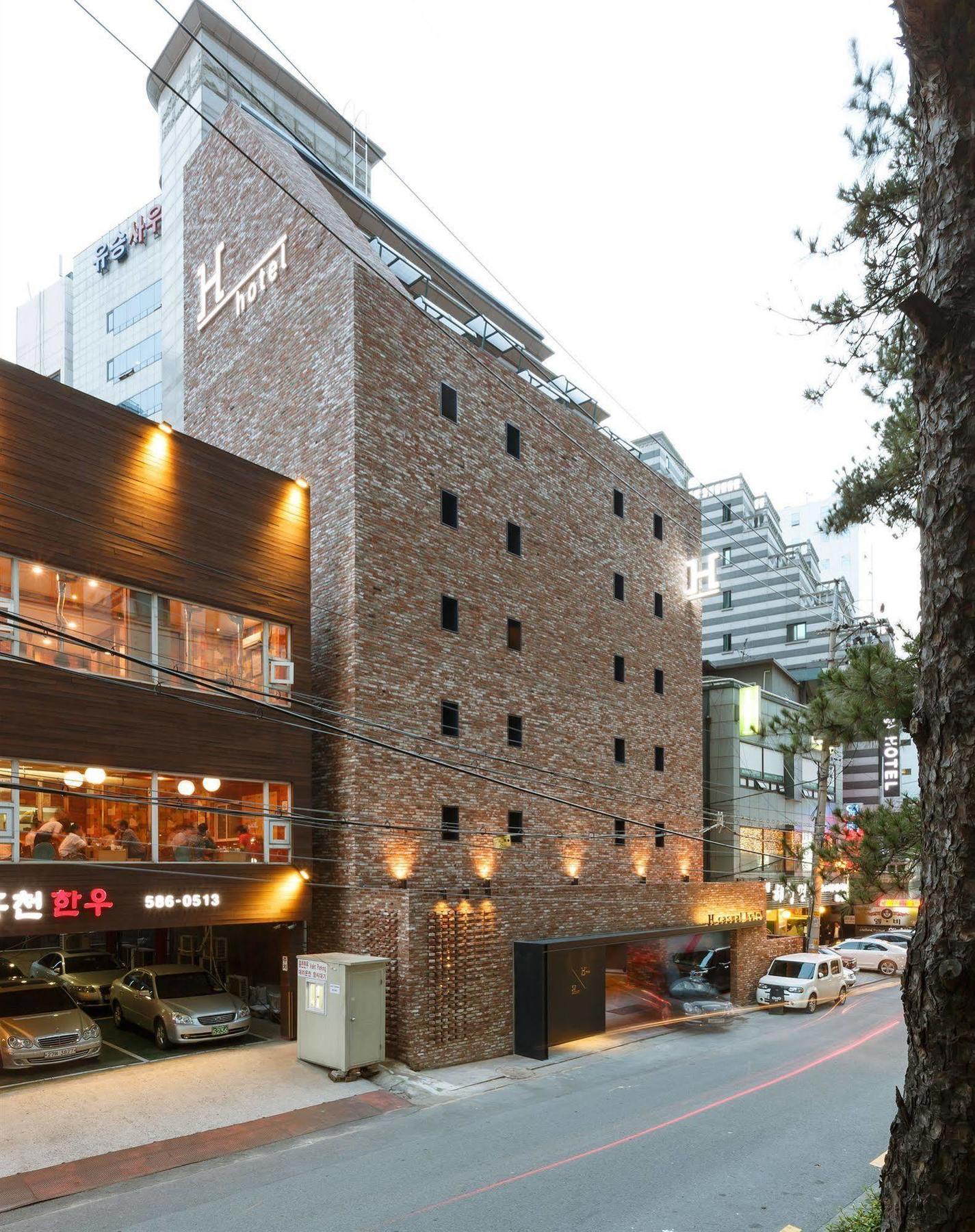 H Hotel
