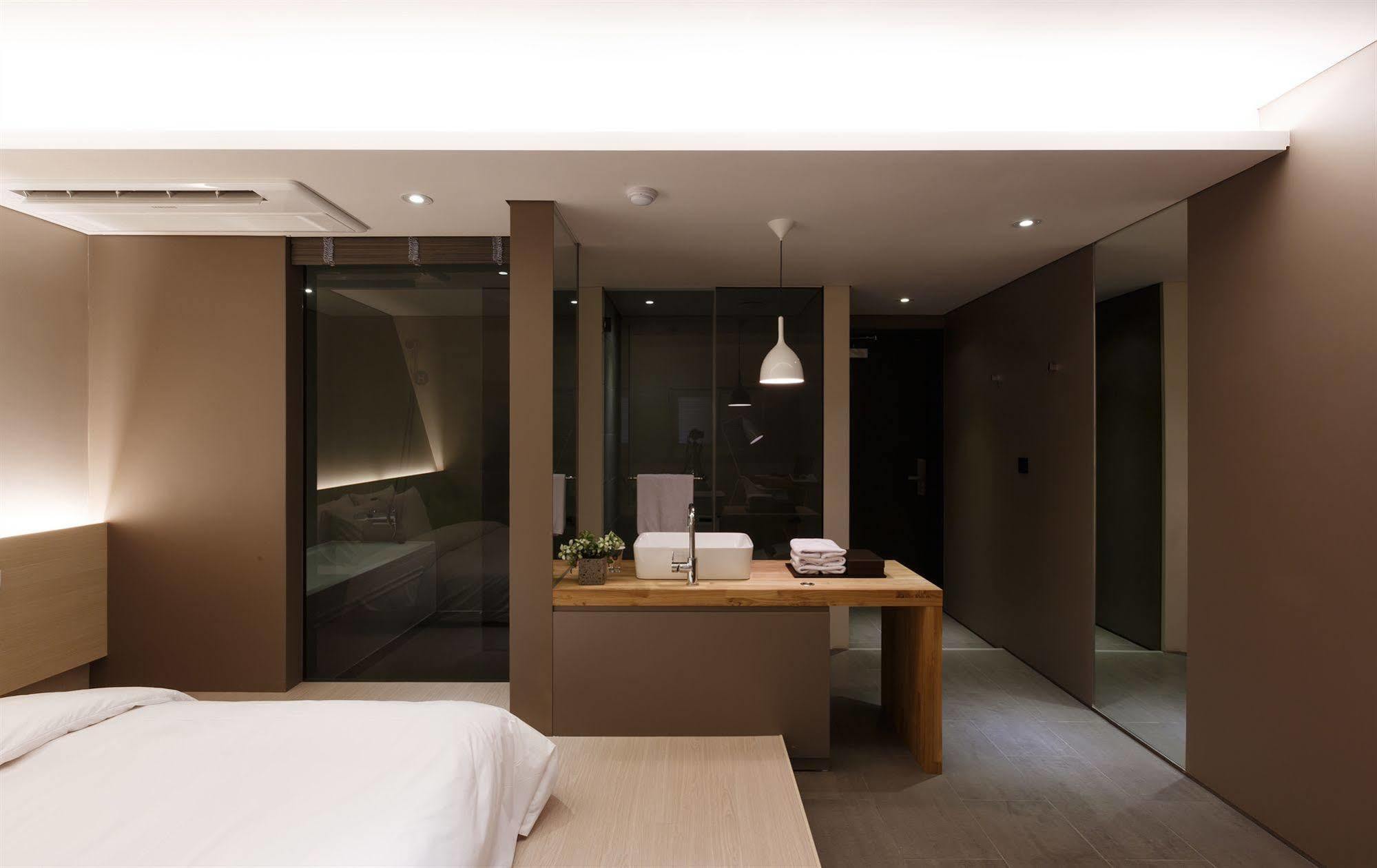 H Hotel 2*