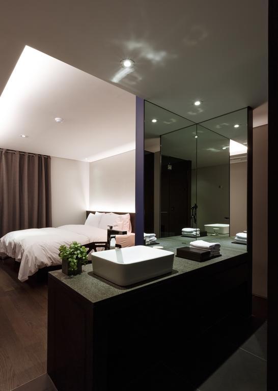 H Hotel