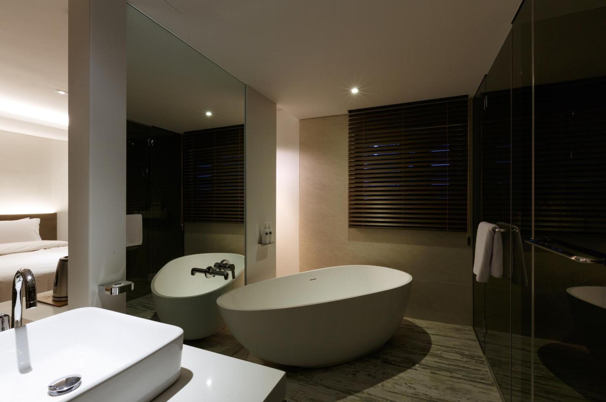 Hotel H 2*
