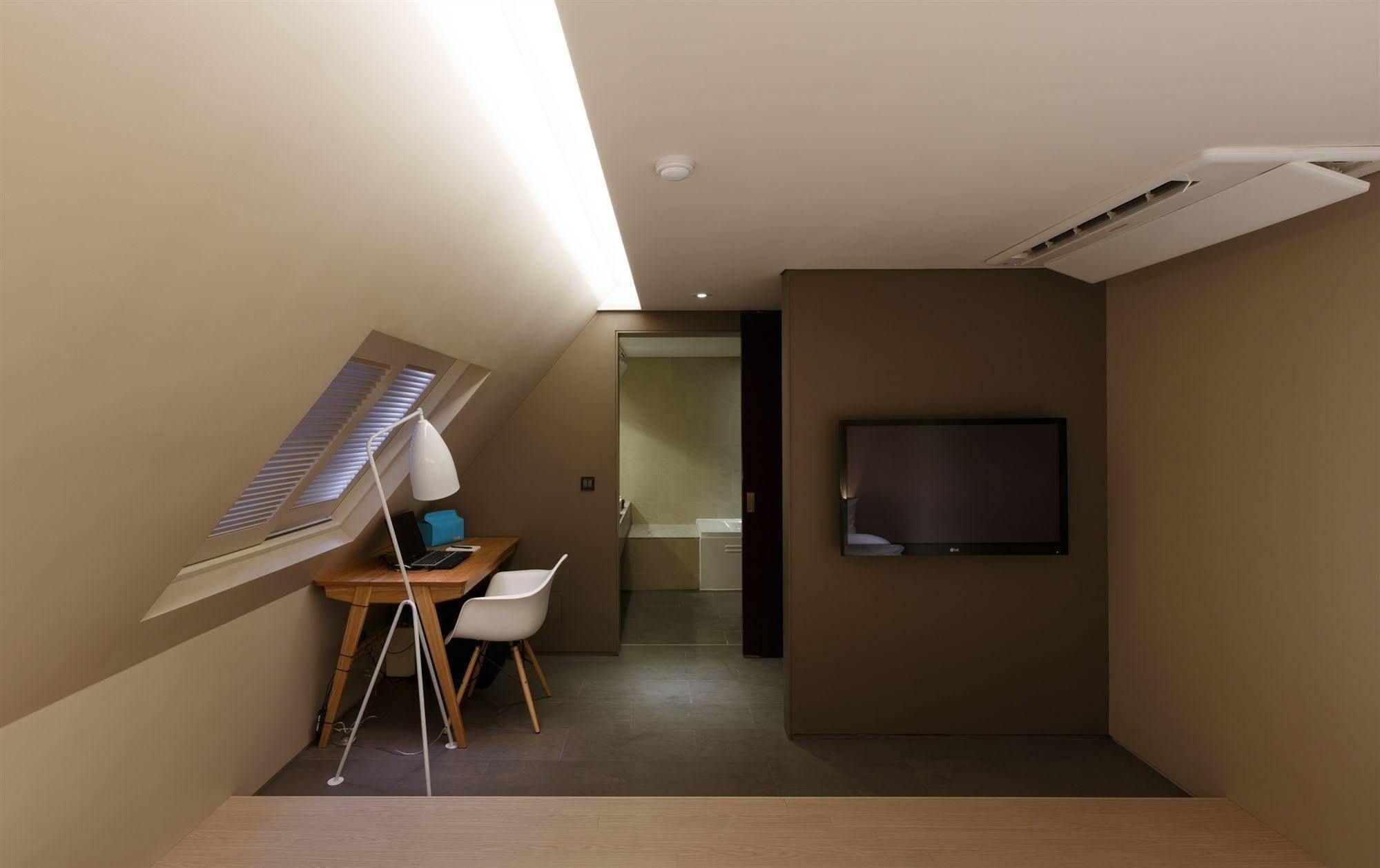 H Hotel 2*
