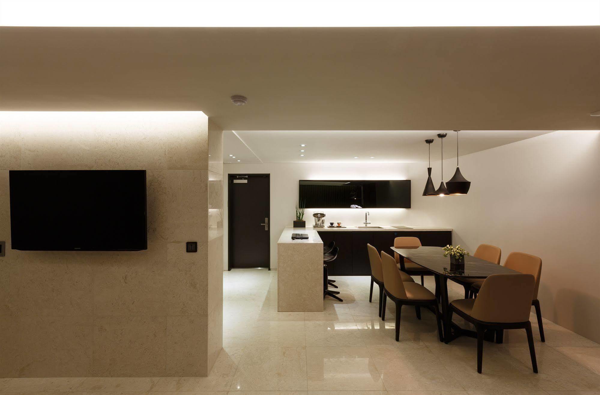 Hotel H 2*