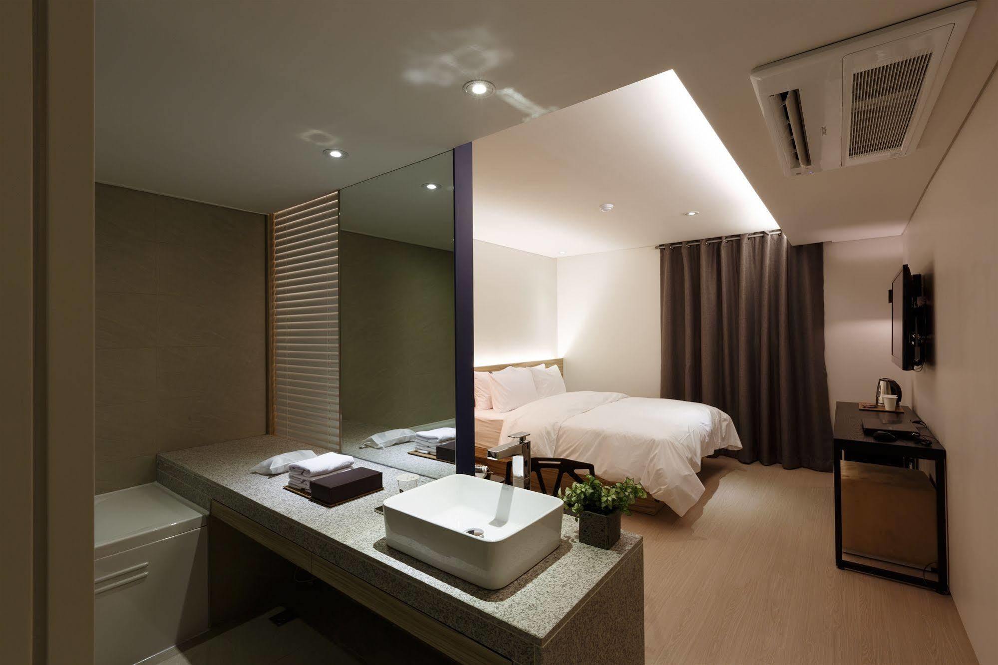 H Hotel